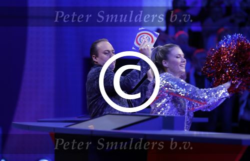 Aalsmeer 20 december 2017
Opnames de curling quiz met Frans Bauer Mark Tuitert Ellen Hoog Brace Sjoerd v Ramshorst Evert ten Napel Levi v Kempen Frank Lammers Sanne en Lieke Wevers. De opnames vinden plaats in de studio in Aalsmeer.