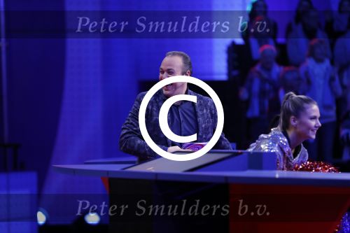 Aalsmeer 20 december 2017
Opnames de curling quiz met Frans Bauer Mark Tuitert Ellen Hoog Brace Sjoerd v Ramshorst Evert ten Napel Levi v Kempen Frank Lammers Sanne en Lieke Wevers. De opnames vinden plaats in de studio in Aalsmeer.