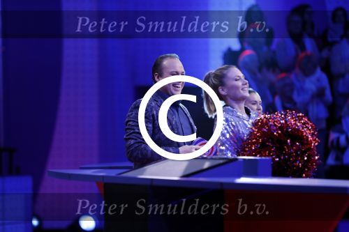 Aalsmeer 20 december 2017
Opnames de curling quiz met Frans Bauer Mark Tuitert Ellen Hoog Brace Sjoerd v Ramshorst Evert ten Napel Levi v Kempen Frank Lammers Sanne en Lieke Wevers. De opnames vinden plaats in de studio in Aalsmeer.