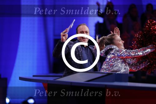 Aalsmeer 20 december 2017
Opnames de curling quiz met Frans Bauer Mark Tuitert Ellen Hoog Brace Sjoerd v Ramshorst Evert ten Napel Levi v Kempen Frank Lammers Sanne en Lieke Wevers. De opnames vinden plaats in de studio in Aalsmeer.