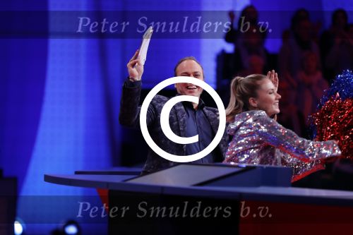 Aalsmeer 20 december 2017
Opnames de curling quiz met Frans Bauer Mark Tuitert Ellen Hoog Brace Sjoerd v Ramshorst Evert ten Napel Levi v Kempen Frank Lammers Sanne en Lieke Wevers. De opnames vinden plaats in de studio in Aalsmeer.