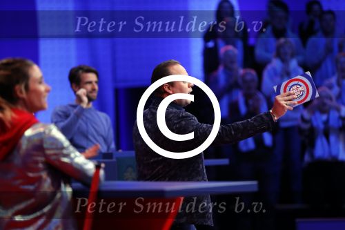 Aalsmeer 20 december 2017
Opnames de curling quiz met Frans Bauer Mark Tuitert Ellen Hoog Brace Sjoerd v Ramshorst Evert ten Napel Levi v Kempen Frank Lammers Sanne en Lieke Wevers. De opnames vinden plaats in de studio in Aalsmeer.