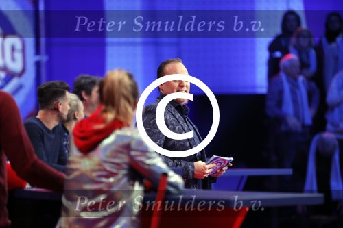 Aalsmeer 20 december 2017
Opnames de curling quiz met Frans Bauer Mark Tuitert Ellen Hoog Brace Sjoerd v Ramshorst Evert ten Napel Levi v Kempen Frank Lammers Sanne en Lieke Wevers. De opnames vinden plaats in de studio in Aalsmeer.