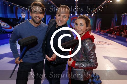 Aalsmeer 20 december 2017
Opnames de curling quiz met Frans Bauer Mark Tuitert Ellen Hoog Brace Sjoerd v Ramshorst Evert ten Napel Levi v Kempen Frank Lammers Sanne en Lieke Wevers. De opnames vinden plaats in de studio in Aalsmeer.