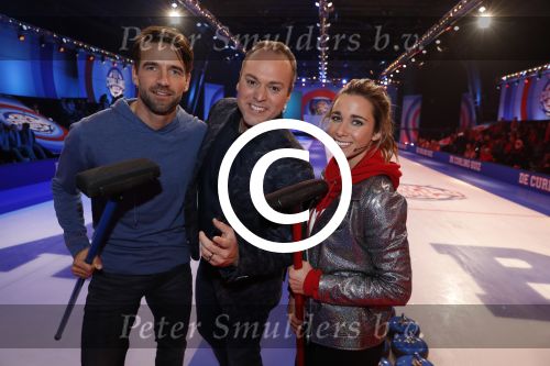 Aalsmeer 20 december 2017
Opnames de curling quiz met Frans Bauer Mark Tuitert Ellen Hoog Brace Sjoerd v Ramshorst Evert ten Napel Levi v Kempen Frank Lammers Sanne en Lieke Wevers. De opnames vinden plaats in de studio in Aalsmeer.