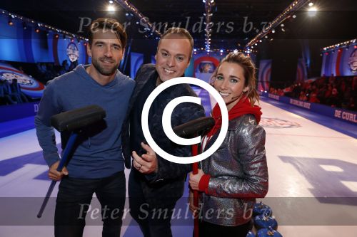 Aalsmeer 20 december 2017
Opnames de curling quiz met Frans Bauer Mark Tuitert Ellen Hoog Brace Sjoerd v Ramshorst Evert ten Napel Levi v Kempen Frank Lammers Sanne en Lieke Wevers. De opnames vinden plaats in de studio in Aalsmeer.