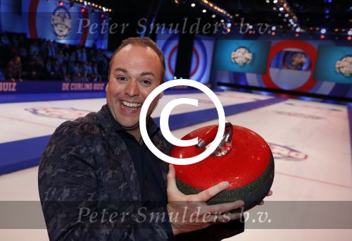Aalsmeer 20 december 2017
Opnames de curling quiz met Frans Bauer Mark Tuitert Ellen Hoog Brace Sjoerd v Ramshorst Evert ten Napel Levi v Kempen Frank Lammers Sanne en Lieke Wevers. De opnames vinden plaats in de studio in Aalsmeer.