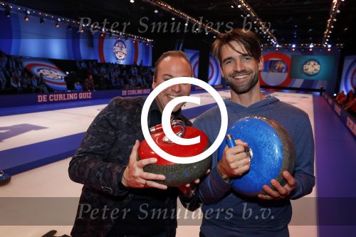 Aalsmeer 20 december 2017
Opnames de curling quiz met Frans Bauer Mark Tuitert Ellen Hoog Brace Sjoerd v Ramshorst Evert ten Napel Levi v Kempen Frank Lammers Sanne en Lieke Wevers. De opnames vinden plaats in de studio in Aalsmeer.