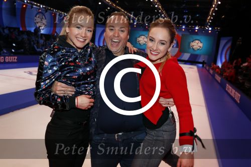 Aalsmeer 20 december 2017
Opnames de curling quiz met Frans Bauer Mark Tuitert Ellen Hoog Brace Sjoerd v Ramshorst Evert ten Napel Levi v Kempen Frank Lammers Sanne en Lieke Wevers. De opnames vinden plaats in de studio in Aalsmeer.