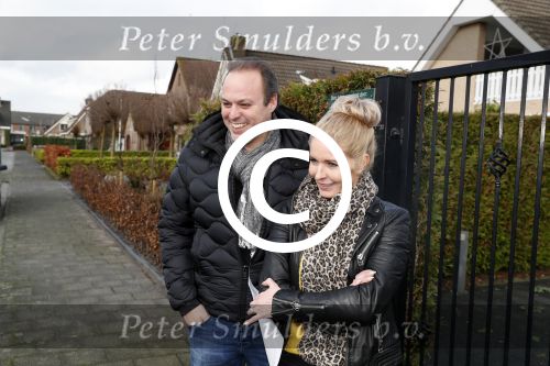 Fijnaart 27 december 2017
Christiaan Bauer heeft zijn eerste autorijles . Frans en Mariska zwwaaien hem uit.