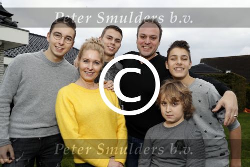Fijnaart 27 december 2017 
Frans Mariska Christiaan Frans Jan en Lucas Bauer thuis.