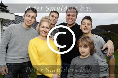 Fijnaart 27 december 2017 
Frans Mariska Christiaan Frans Jan en Lucas Bauer thuis.