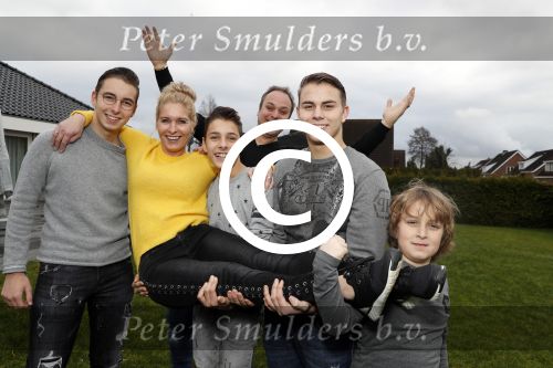 Fijnaart 27 december 2017 
Frans Mariska Christiaan Frans Jan en Lucas Bauer thuis.