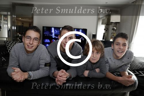 Fijnaart 27 december 2017 
Frans Mariska Christiaan Frans Jan en Lucas Bauer thuis.