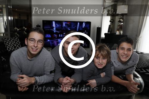 Fijnaart 27 december 2017 
Frans Mariska Christiaan Frans Jan en Lucas Bauer thuis.