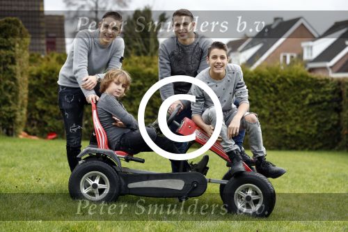 Fijnaart 27 december 2017 
Frans Mariska Christiaan Frans Jan en Lucas Bauer thuis.
