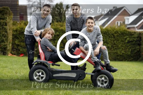 Fijnaart 27 december 2017 
Frans Mariska Christiaan Frans Jan en Lucas Bauer thuis.