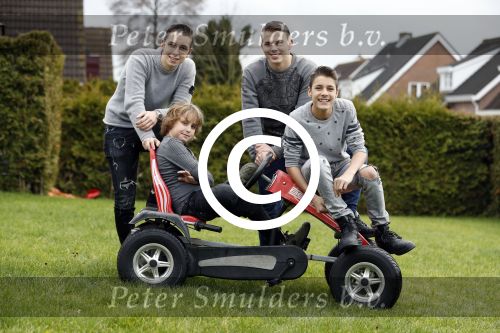 Fijnaart 27 december 2017 
Frans Mariska Christiaan Frans Jan en Lucas Bauer thuis.