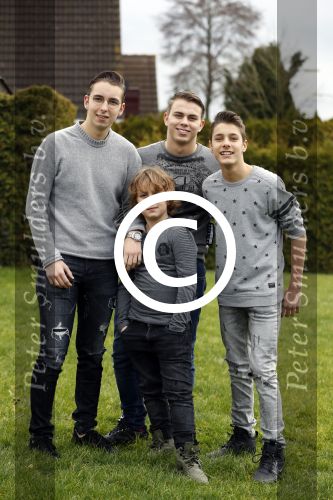 Fijnaart 27 december 2017 
Frans Mariska Christiaan Frans Jan en Lucas Bauer thuis.
