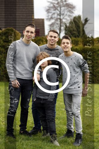 Fijnaart 27 december 2017 
Frans Mariska Christiaan Frans Jan en Lucas Bauer thuis.