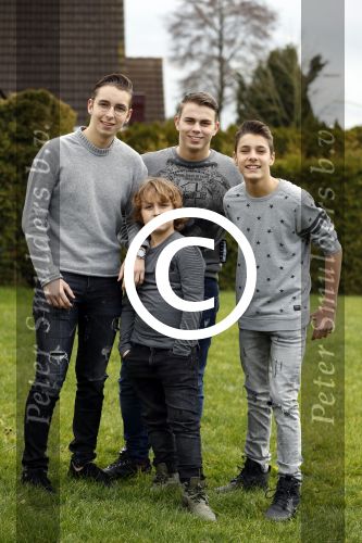 Fijnaart 27 december 2017 
Frans Mariska Christiaan Frans Jan en Lucas Bauer thuis.