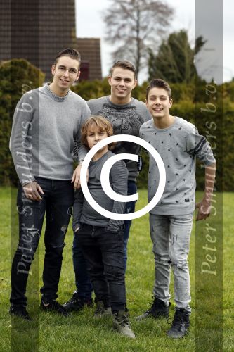 Fijnaart 27 december 2017 
Frans Mariska Christiaan Frans Jan en Lucas Bauer thuis.