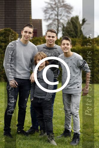 Fijnaart 27 december 2017 
Frans Mariska Christiaan Frans Jan en Lucas Bauer thuis.