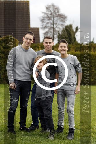Fijnaart 27 december 2017 
Frans Mariska Christiaan Frans Jan en Lucas Bauer thuis.