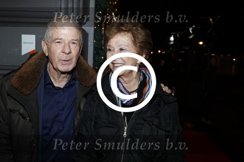 Amsterdam 21 december 2017
Premiere kerstcircus in Carre. Frits Barend met vrouw