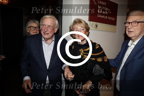 Amsterdam 21 december 2017
Premiere kerstcircus in Carre. Frits Goldschmeding met vrouw en Henk v d Meijden