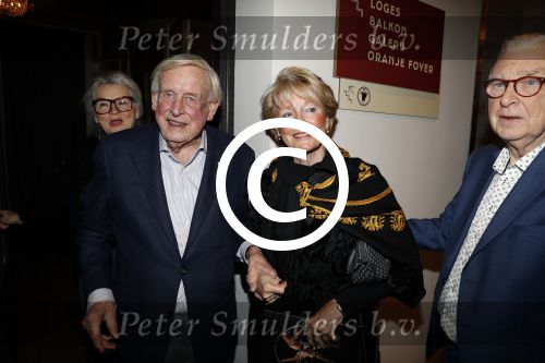 Amsterdam 21 december 2017
Premiere kerstcircus in Carre. Frits Goldschmeding met vrouw en Henk v d Meijden