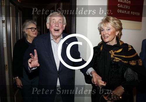 Amsterdam 21 december 2017
Premiere kerstcircus in Carre. Frits Goldschmeding met vrouw en Henk v d Meijden