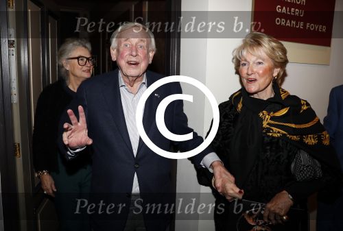 Amsterdam 21 december 2017
Premiere kerstcircus in Carre. Frits Goldschmeding met vrouw en Henk v d Meijden