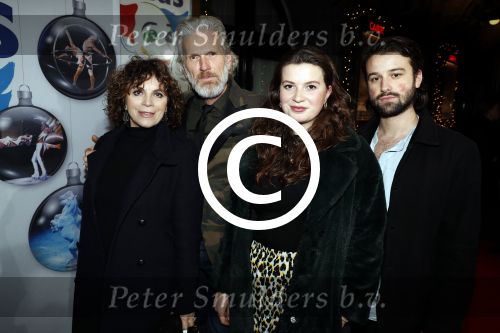 Amsterdam 21 december 2017
Premiere kerstcircus in Carre. Henriette Tol met man en dochter
