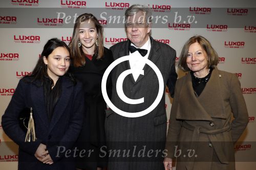 Rotterdam 22 december 2017
100 jaar het oude Luxor in Rotterdam. ivo Opstelten met vrouw en kleinkinderen