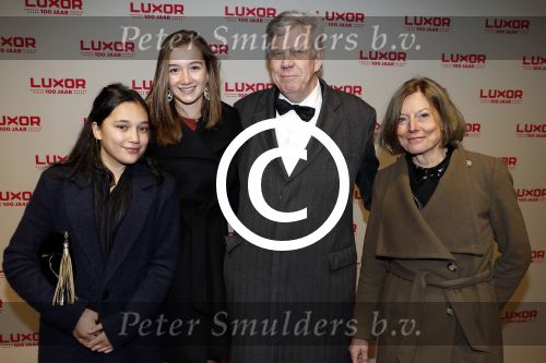 Rotterdam 22 december 2017
100 jaar het oude Luxor in Rotterdam. ivo Opstelten met vrouw en kleinkinderen