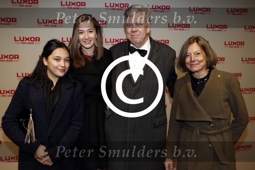 Rotterdam 22 december 2017
100 jaar het oude Luxor in Rotterdam. ivo Opstelten met vrouw en kleinkinderen