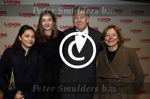 Rotterdam 22 december 2017
100 jaar het oude Luxor in Rotterdam. ivo Opstelten met vrouw en kleinkinderen