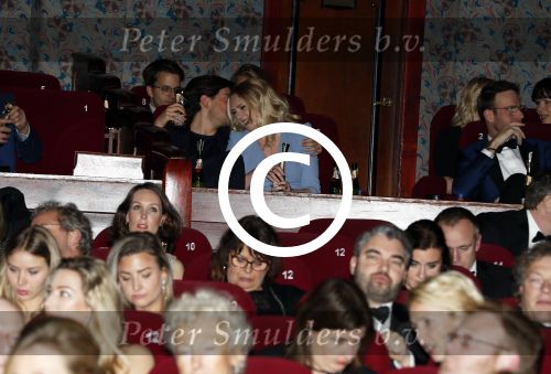 Amsterdam 18 december 2017
Premiere huisvrouwen bestaan niet in Tuschinski. Jelka v Houten verliefd ? met Dook van Dijck