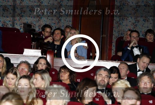 Amsterdam 18 december 2017
Premiere huisvrouwen bestaan niet in Tuschinski. Jelka v Houten verliefd ? met Dook van Dijck