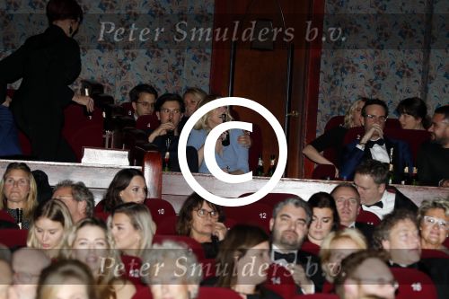 Amsterdam 18 december 2017
Premiere huisvrouwen bestaan niet in Tuschinski. Jelka v Houten verliefd ? met Dook van Dijck