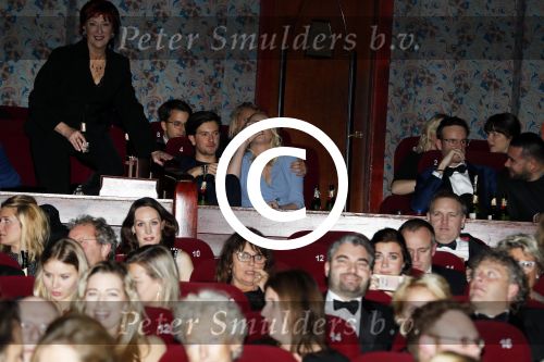 Amsterdam 18 december 2017
Premiere huisvrouwen bestaan niet in Tuschinski. Jelka v Houten verliefd ? met Dook van Dijck