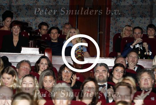 Amsterdam 18 december 2017
Premiere huisvrouwen bestaan niet in Tuschinski. Jelka v Houten verliefd ? met Dook van Dijck