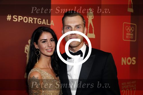 Amsterdam 19 december 2017 
Sportgala in de Rai. Sportman en sportvrouw van het jaar verkiezing. Lars Boom en partner Nike Timmermans
