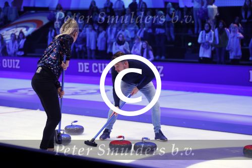 Aalsmeer 20 december 2017
Opnames de curling quiz met Frans Bauer Mark Tuitert Ellen Hoog Brace Sjoerd v Ramshorst Evert ten Napel Levi v Kempen Frank Lammers Sanne en Lieke Wevers. De opnames vinden plaats in de studio in Aalsmeer.