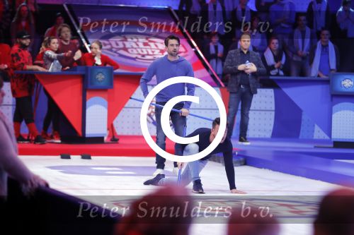 Aalsmeer 20 december 2017
Opnames de curling quiz met Frans Bauer Mark Tuitert Ellen Hoog Brace Sjoerd v Ramshorst Evert ten Napel Levi v Kempen Frank Lammers Sanne en Lieke Wevers. De opnames vinden plaats in de studio in Aalsmeer.