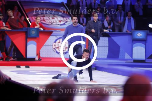 Aalsmeer 20 december 2017
Opnames de curling quiz met Frans Bauer Mark Tuitert Ellen Hoog Brace Sjoerd v Ramshorst Evert ten Napel Levi v Kempen Frank Lammers Sanne en Lieke Wevers. De opnames vinden plaats in de studio in Aalsmeer.