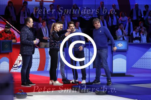 Aalsmeer 20 december 2017
Opnames de curling quiz met Frans Bauer Mark Tuitert Ellen Hoog Brace Sjoerd v Ramshorst Evert ten Napel Levi v Kempen Frank Lammers Sanne en Lieke Wevers. De opnames vinden plaats in de studio in Aalsmeer.