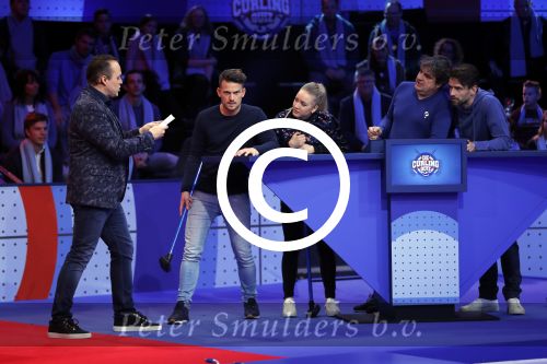 Aalsmeer 20 december 2017
Opnames de curling quiz met Frans Bauer Mark Tuitert Ellen Hoog Brace Sjoerd v Ramshorst Evert ten Napel Levi v Kempen Frank Lammers Sanne en Lieke Wevers. De opnames vinden plaats in de studio in Aalsmeer.