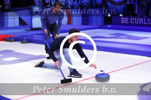 Aalsmeer 20 december 2017
Opnames de curling quiz met Frans Bauer Mark Tuitert Ellen Hoog Brace Sjoerd v Ramshorst Evert ten Napel Levi v Kempen Frank Lammers Sanne en Lieke Wevers. De opnames vinden plaats in de studio in Aalsmeer.